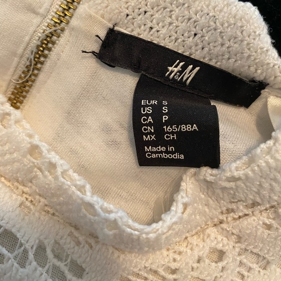 H&M lace high neck sleeveless dress - Picture 3 of 4